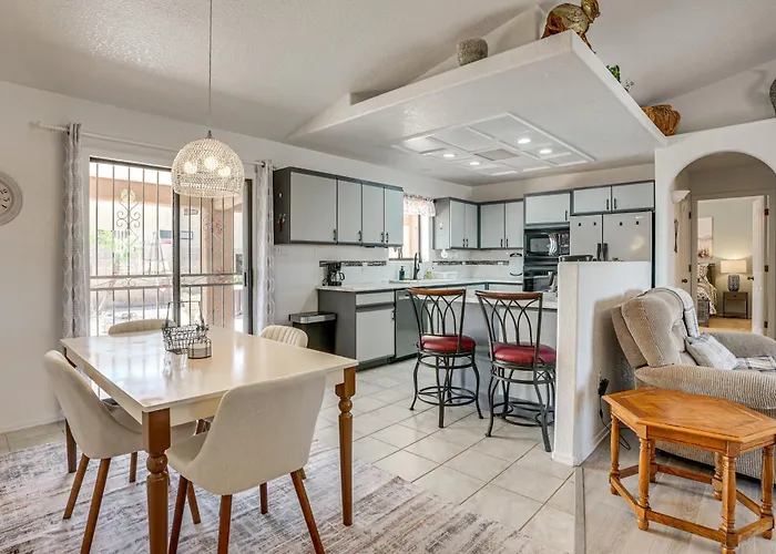 Spacious Yard! Escape, Near Shops & Golf Ferienhaus